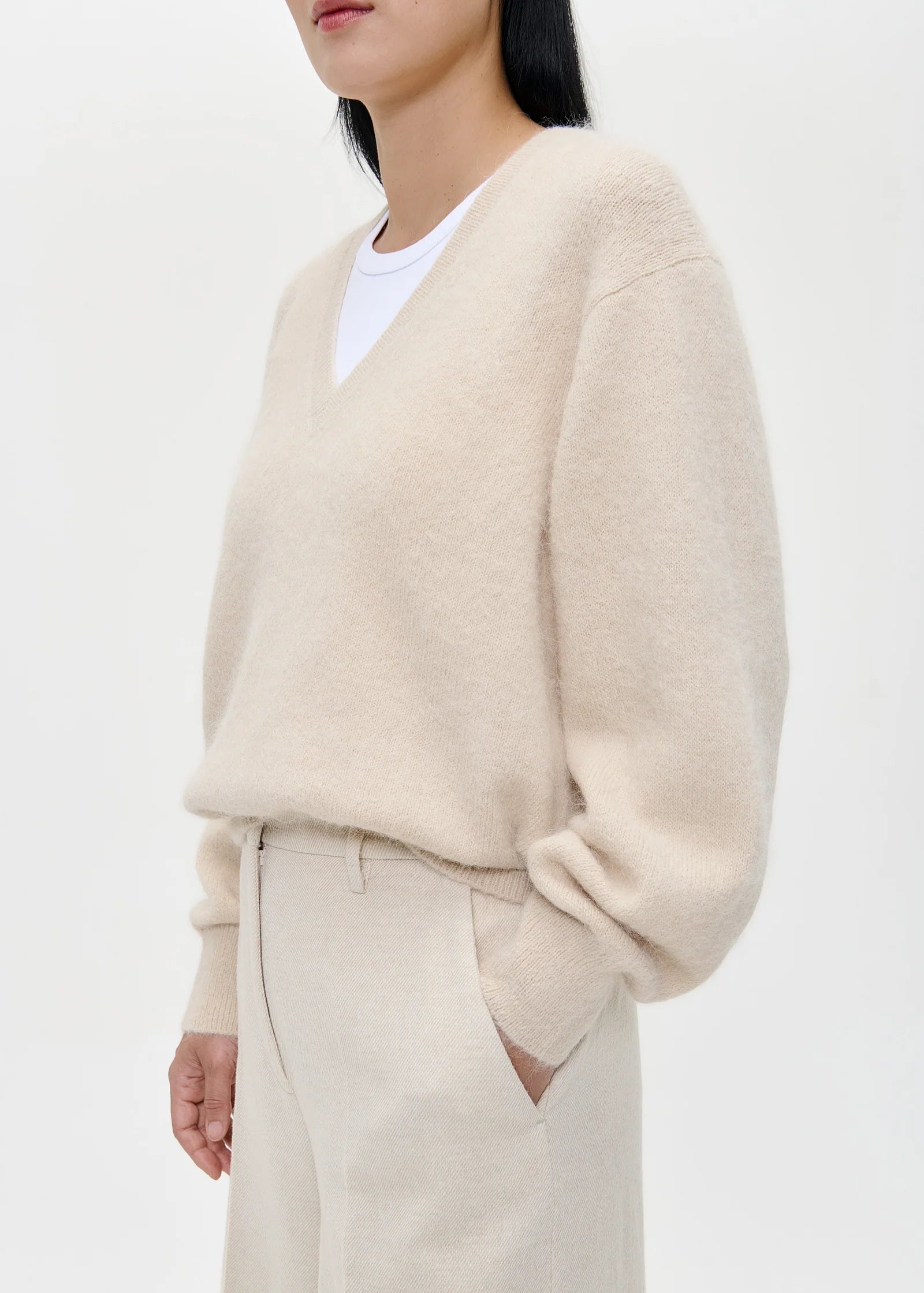 SURI ALPACA RELAXED V-NECK PULLOVER